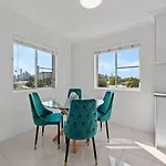 Lovely 3Brm Apt Near Gabba With Free Parking & Wifi