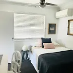 Swan Guest House - Room With Own Private Bathroom