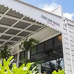 Stylish Valley Pad With City Views, Huge Gym & Park