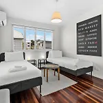 Spacious 3Br - Walk To Racecourse Rd And Portside!