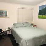 Swan Guest House - Room With Own Private Bathroom