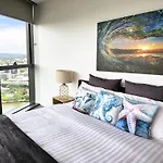 City Beach, Sleeps 6, Inc Carpark, Spectacular River Views, Brisbane Cbd Queens Wharf