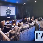 Entire Flat W Infinity Pool And 5M Walk To Fort Valley Station