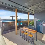 Central Spacious 2B2B With Free Parking And Rooftop Pool