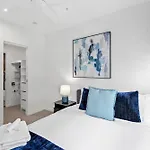 Stylish And Modern Valley Pad With Rooftop Pool And Wifi * Brisbane
