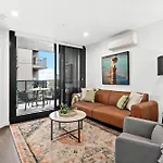Apartment Stylish And Modern Valley Pad With Rooftop Pool And Wifi Brisbane