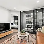 Apartment Stylish And Modern Valley Pad With Rooftop Pool And Wifi *