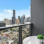 Stylish And Modern Valley Pad With Rooftop Pool And Wifi Brisbane