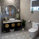 Homestay Hot Tub, Ice Bath, Gym, Sauna, Pool Table Coorparoo Haven *