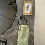 Hot Tub, Ice Bath, Gym, Sauna, Pool Table Coorparoo Haven Homestay *