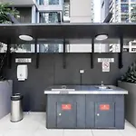 Chic Living 1b1b Shared Pool Bbq Gym Brisbane