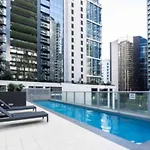 Chic Living 1b1b Shared Pool Bbq Gym Apartment *