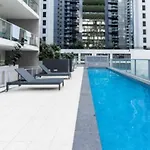 Chic Living 1b1b Shared Pool Bbq Gym Apartment Brisbane