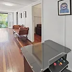 West Avenue Hideaway In Wynnum - 1 Bed And 1 Bath