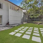 6 Mins To City-Stylish Retreat