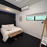 West Hub. Private Infrared Sauna Near & Much More! New Purpose Built Loft Style! Holiday home
