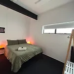West Hub. Private Infrared Sauna Near & Much More! New Purpose Built Loft Style! Holiday home Brisbane