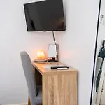 Homestay Hot Tub, Ice Bath, Gym, Sauna, Pool Table Coorparoo Haven