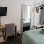 Hot Tub, Ice Bath, Gym, Sauna, Pool Table Coorparoo Haven Homestay Brisbane
