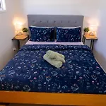 Hot Tub, Ice Bath, Gym, Sauna, Pool Table Coorparoo Haven