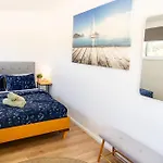 Hot Tub, Ice Bath, Gym, Sauna, Pool Table Coorparoo Haven Homestay Brisbane