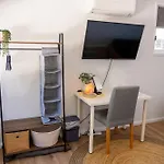 Hot Tub, Ice Bath, Gym, Sauna, Pool Table Coorparoo Haven *