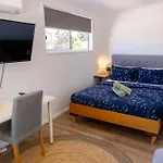 Hot Tub, Ice Bath, Gym, Sauna, Pool Table Coorparoo Haven Homestay Brisbane