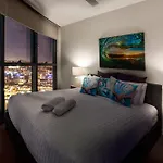 City Beach, Sleeps 6, Inc Carpark, Spectacular River Views, Brisbane Cbd Queens Wharf