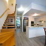 Oxford Street Prime Location Bulimba