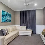 The Airport Stop Spacious House & Sky Base * Brisbane