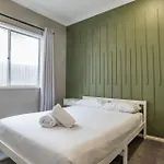 Holiday home The Airport Stop Spacious House & Sky Base Brisbane