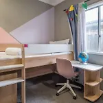 Holiday home The Airport Stop Spacious House & Sky Base *
