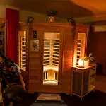 Hot Tub, Ice Bath, Gym, Sauna, Pool Table Coorparoo Haven Homestay