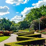 Stunning 2Br - Tallest Building In Cbd Plus Pool, Gym