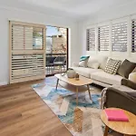 Cosy Unit With Parking Near New Farm Park & River