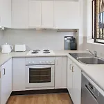 Cosy Unit With Parking Near New Farm Park & River