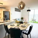 Premium Chermside Penthouse - Next To Westfield Apartment *