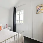 Tranquil 3-Bed Family Home With Spacious Backyard