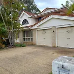 Air Conditioned Floral Youth Backpacker And Holiday House