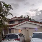 Air Conditioned Floral Youth Backpacker And Holiday House