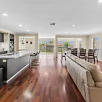 Spacious 2-storey 4br House Family Friendly *