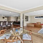 Spacious 2-storey 4br House Family Friendly Holiday home *