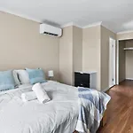 Spacious 2-storey 4br House Family Friendly *