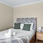Spacious 2-storey 4br House Family Friendly Holiday home Brisbane