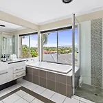 Spacious 2-storey 4br House Family Friendly Brisbane