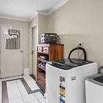 Spacious 2-storey 4br House Family Friendly Holiday home Brisbane