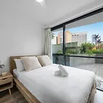 Nova Haven - Sleep 6 - Baby - Parking Gym Pool Apartment *
