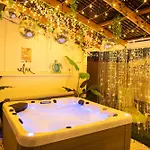 Hot Tub, Ice Bath, Gym, Sauna, Pool Table Coorparoo Haven