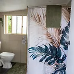 Hot Tub, Ice Bath, Gym, Sauna, Pool Table Coorparoo Haven Homestay