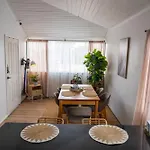 Homestay Hot Tub, Ice Bath, Gym, Sauna, Pool Table Coorparoo Haven *